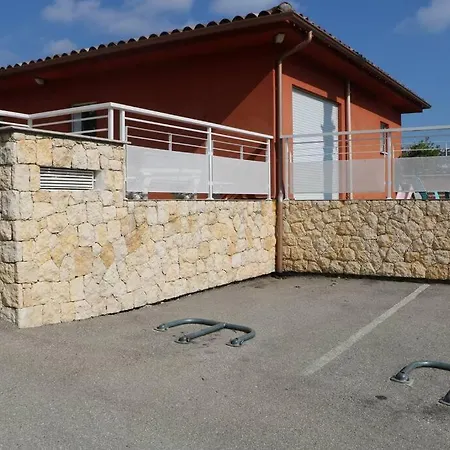 Charmant Studio Au Calme Saint-Laurent-du-Var Exterior photo